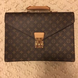 Louis Vuitton Serviette Conseiller Monogram